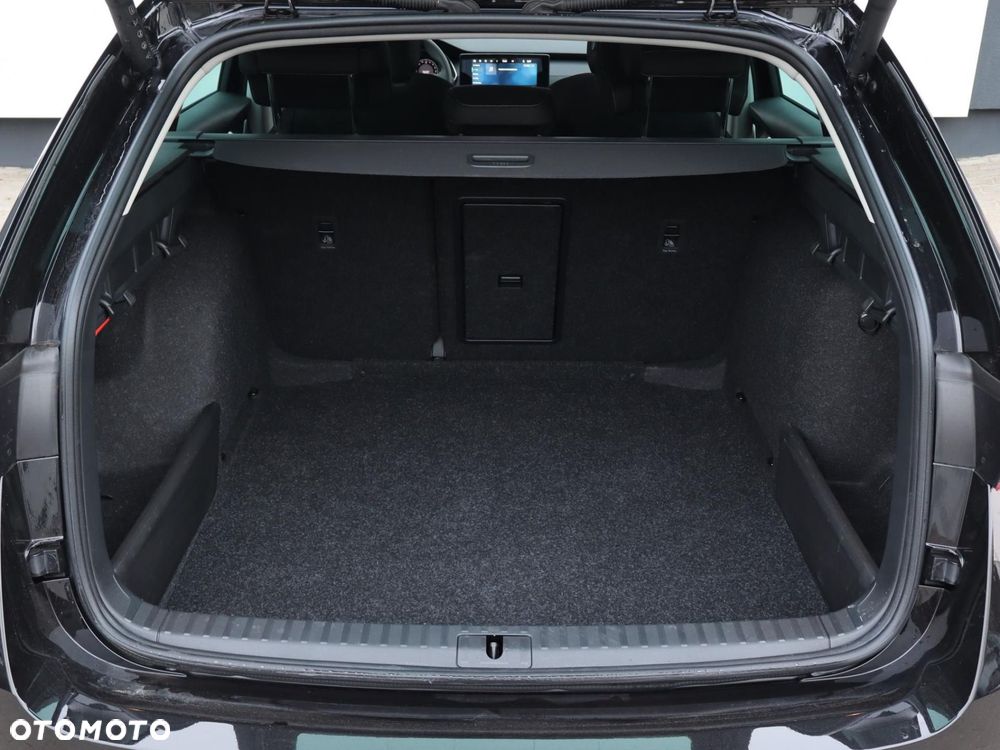 Skoda Octavia 1.5 TSI mHEV Selection DSG - 6