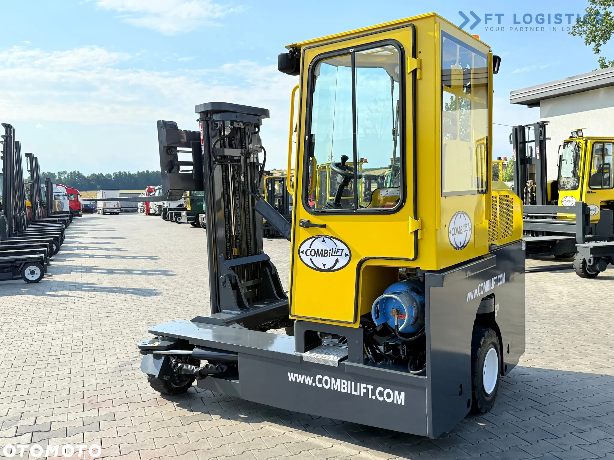 Combilift C3000 / GAS / TRIPLEX - 4900MM / JEDYNE 1537 MTH / POZYCJONER WIDEŁ / KABINA / JAK NOWY - 33