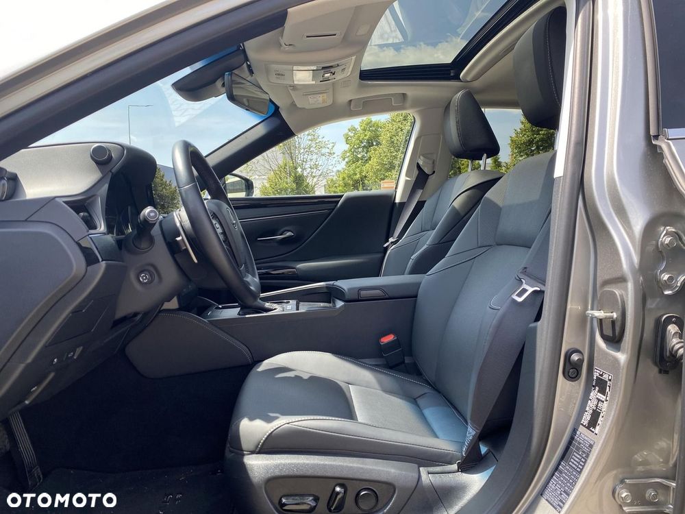 Lexus ES 300h Business Edition - 12