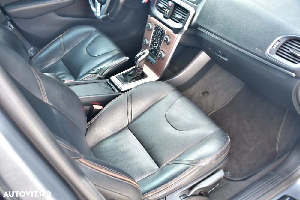 Volvo V40 D3 Geartronic Summum - 20