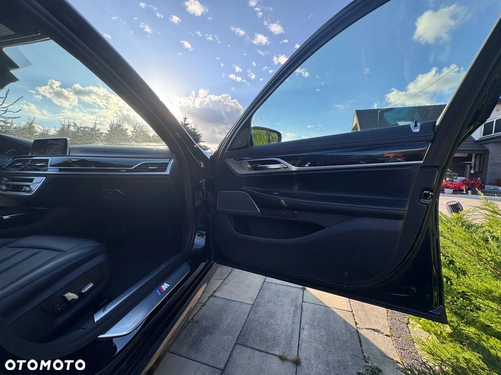 BMW Seria 7 740i - 32