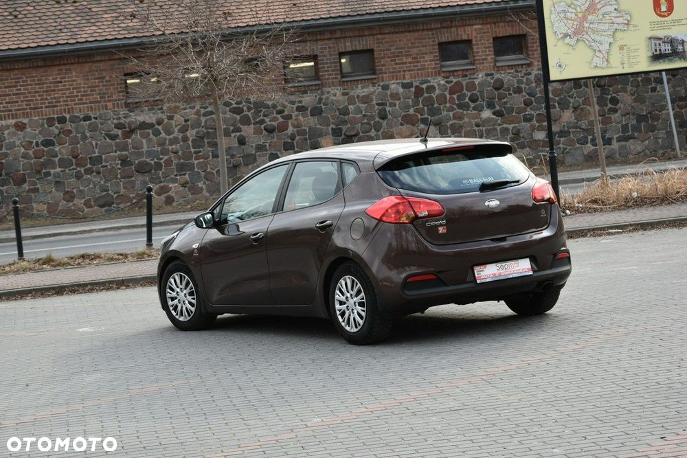 Kia Ceed - 16