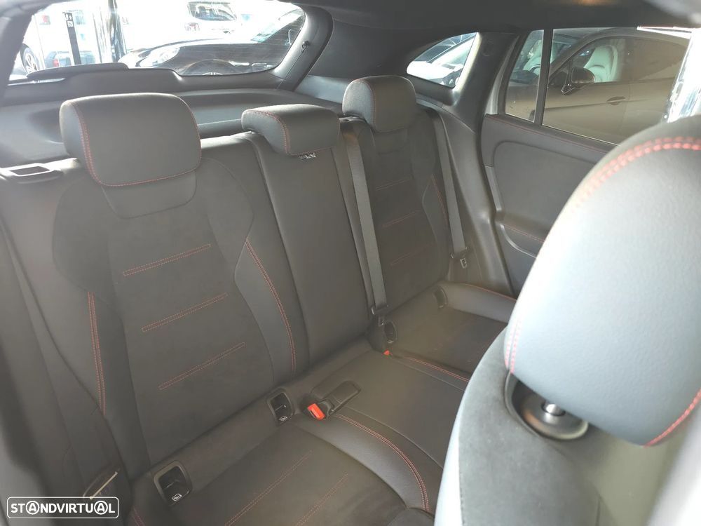 Mercedes-Benz GLA 180 d AMG Line - 19