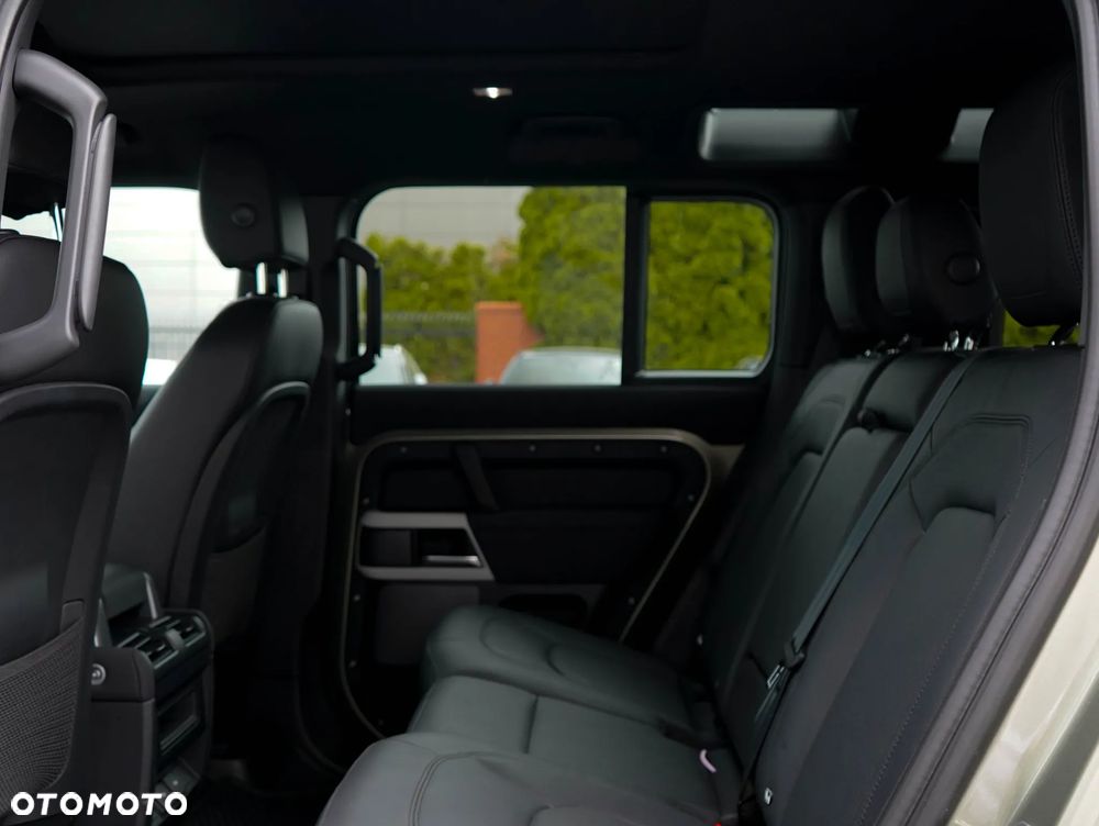 Land Rover Defender 3.0 D200 mHEV - 31