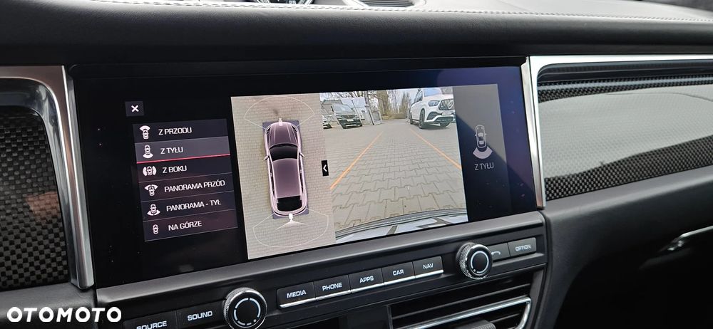 Porsche Macan Turbo - 30