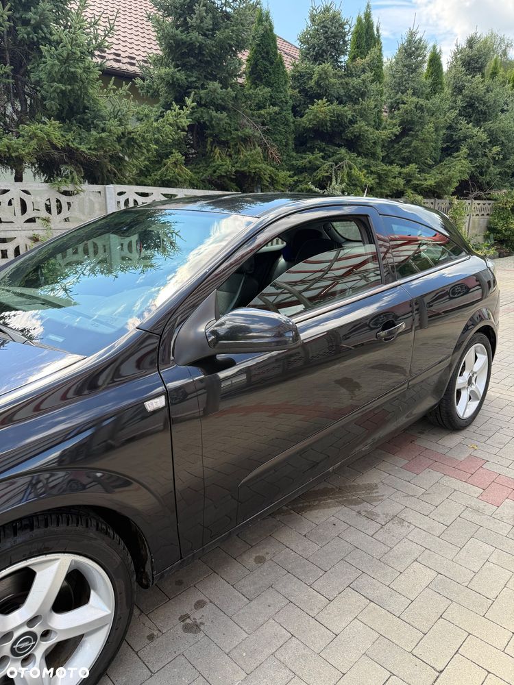 Opel Astra 2.0 T Cosmo - 14