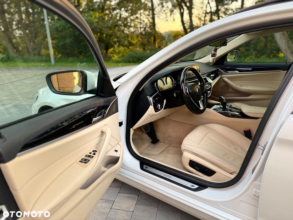 BMW Seria 5 520d M Sport - 34