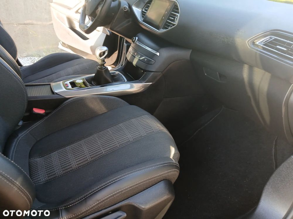 Peugeot 308 1.2 PureTech GPF Active Pack Business S&S - 19