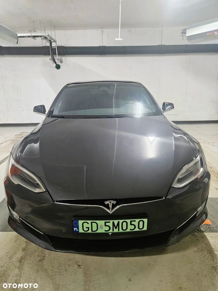 Tesla Model S - 1