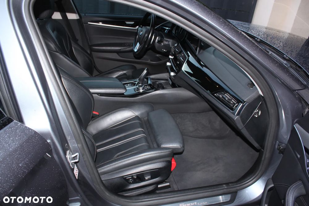 BMW Seria 5 518d Sport Line - 17