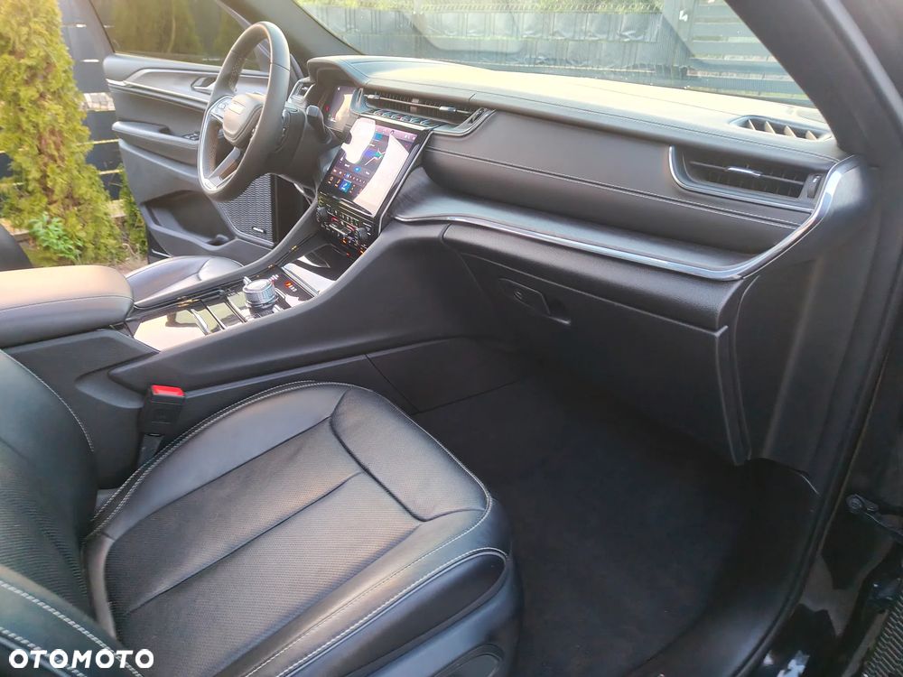 Jeep Grand Cherokee - 30
