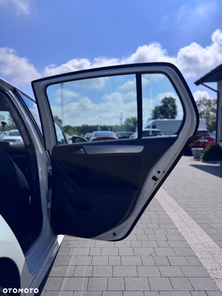 Volkswagen Golf - 28