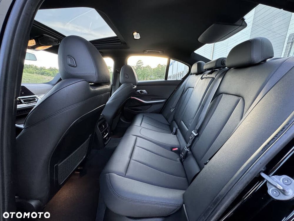 BMW Seria 3 330i M Sport sport - 26