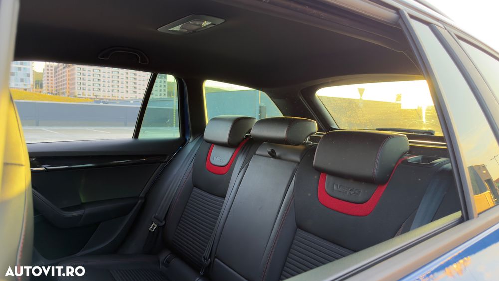 Skoda Octavia 2.0 TDI DSG RS - 10