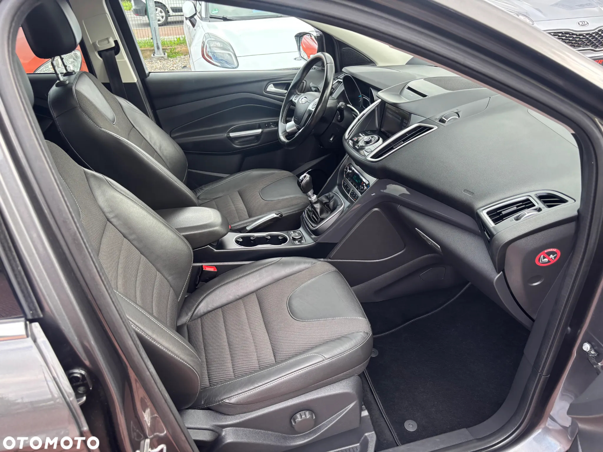 Ford Kuga 1.5 EcoBoost 2x4 Titanium - 16
