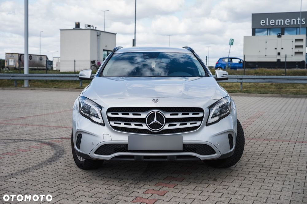 Mercedes-Benz GLA 200 7G-DCT - 19