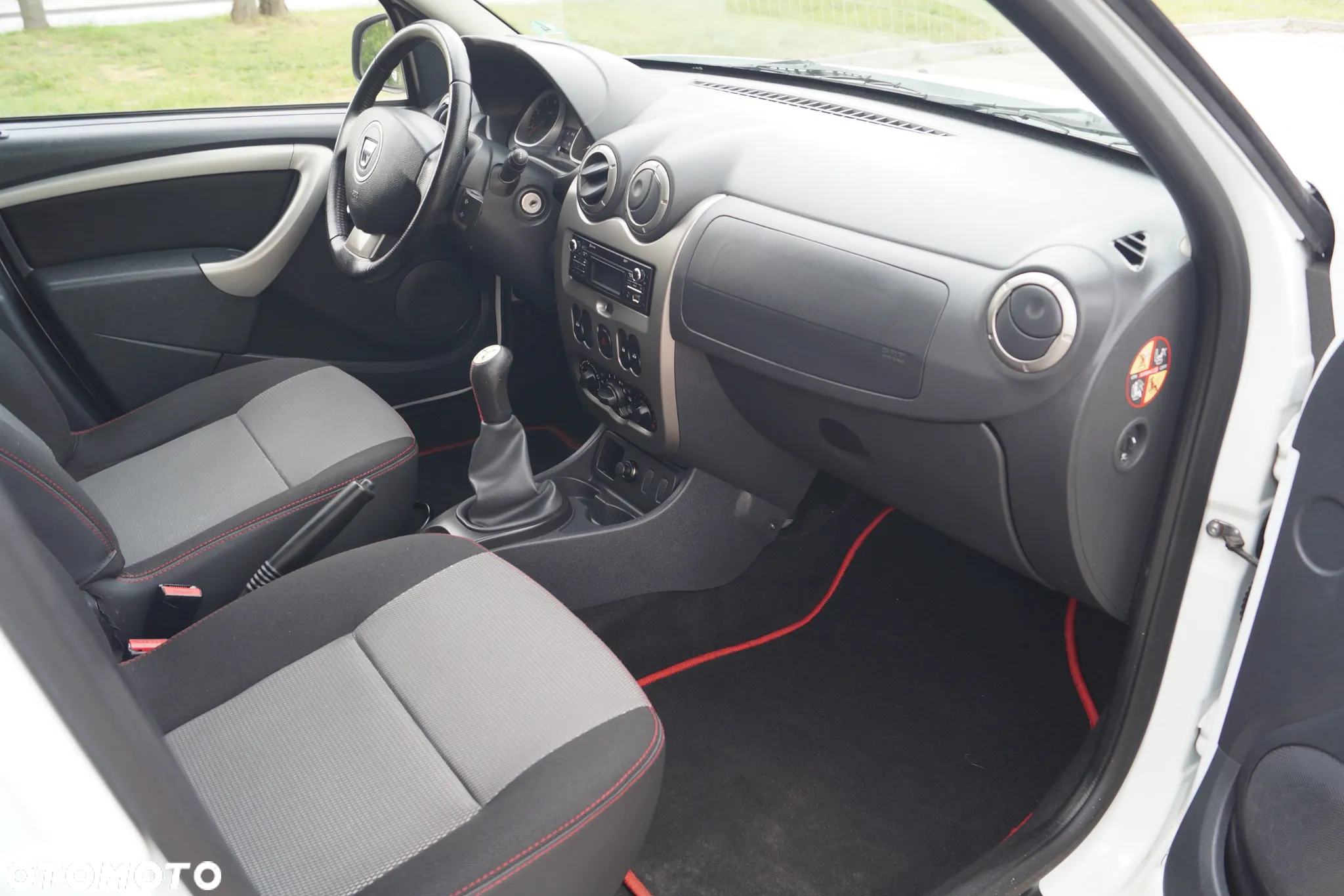 Dacia Duster 1.6 - 38