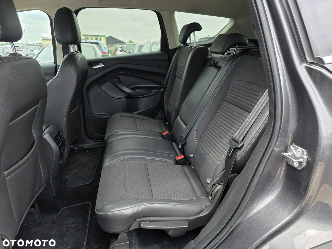 Ford Kuga 2.0 TDCi 2x4 Titanium - 25