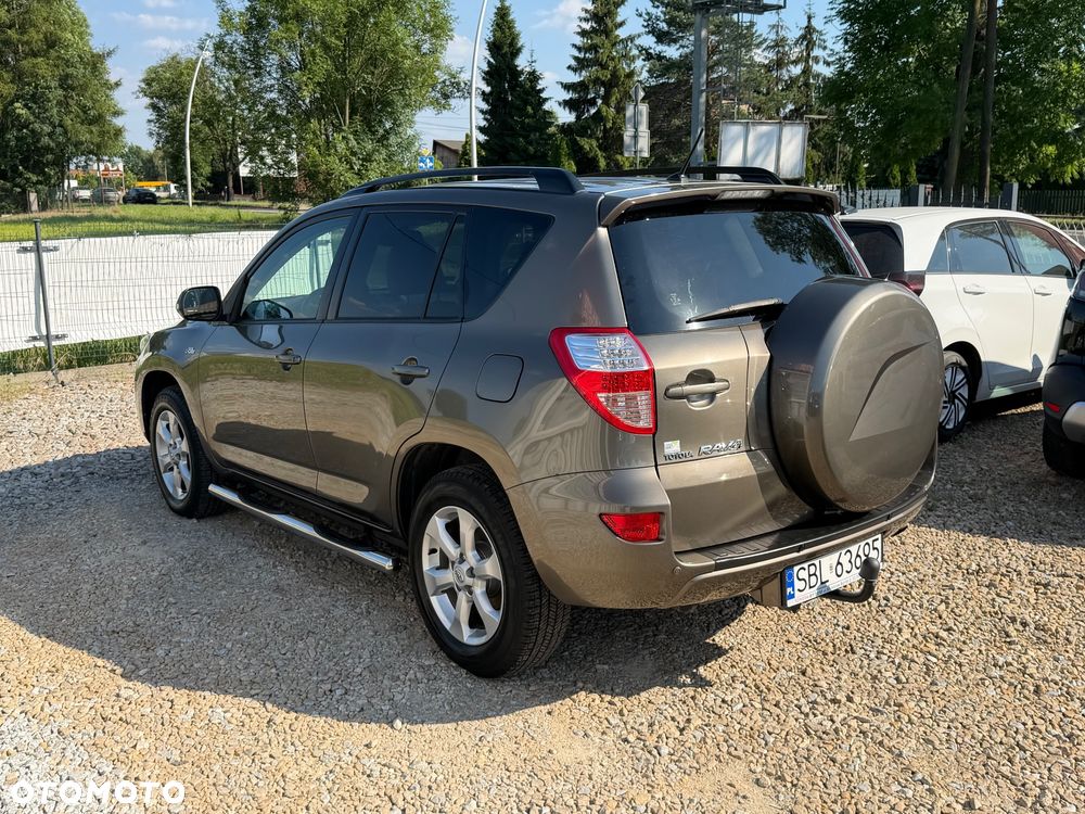 Toyota RAV4 - 9