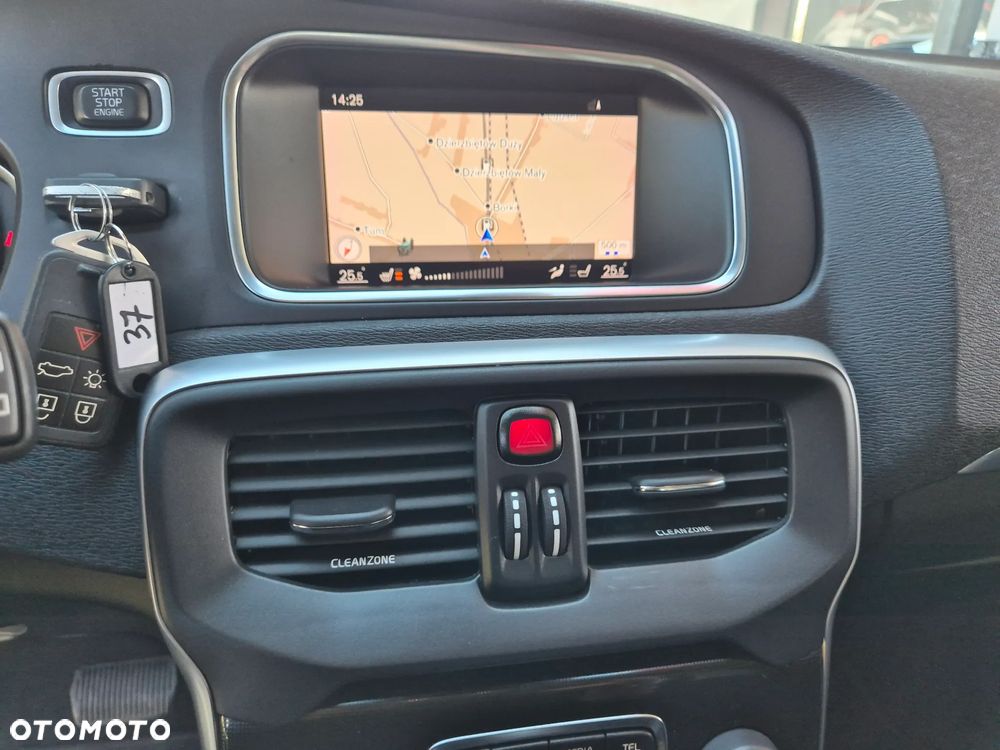 Volvo V40 T3 Geartronic Momentum - 36