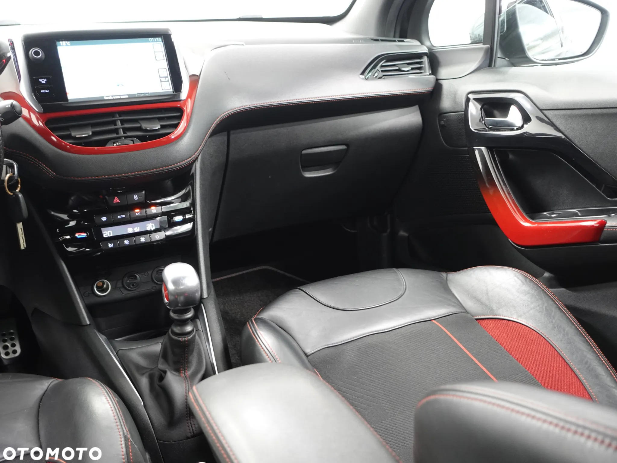 Peugeot 208 GTI 200 THP - 38