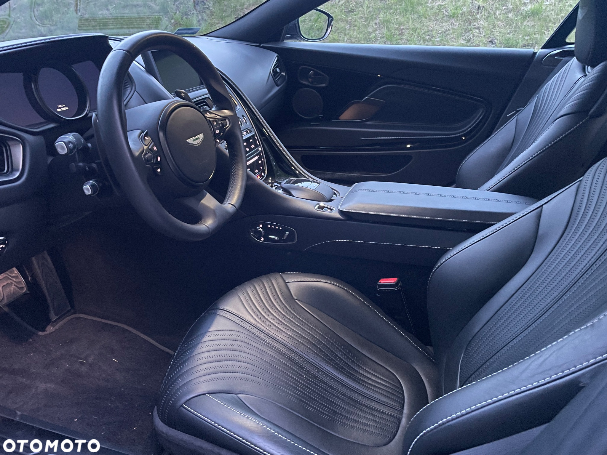 Aston Martin DB11 V8 - 20