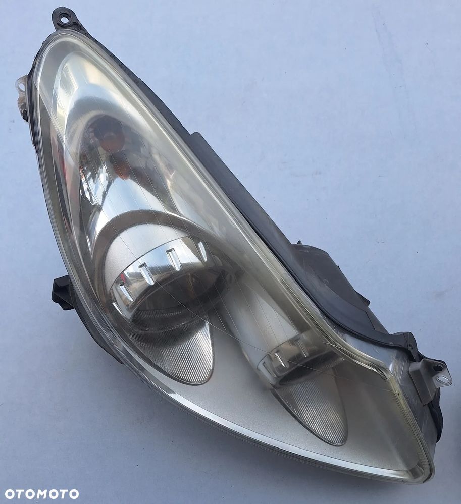 LAMPA PRAWY PRZÓD - OPEL CORSA D / EUROPA - valeo -13186381
