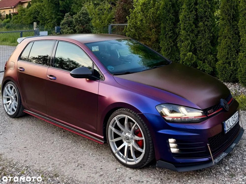 Volkswagen Golf - 1