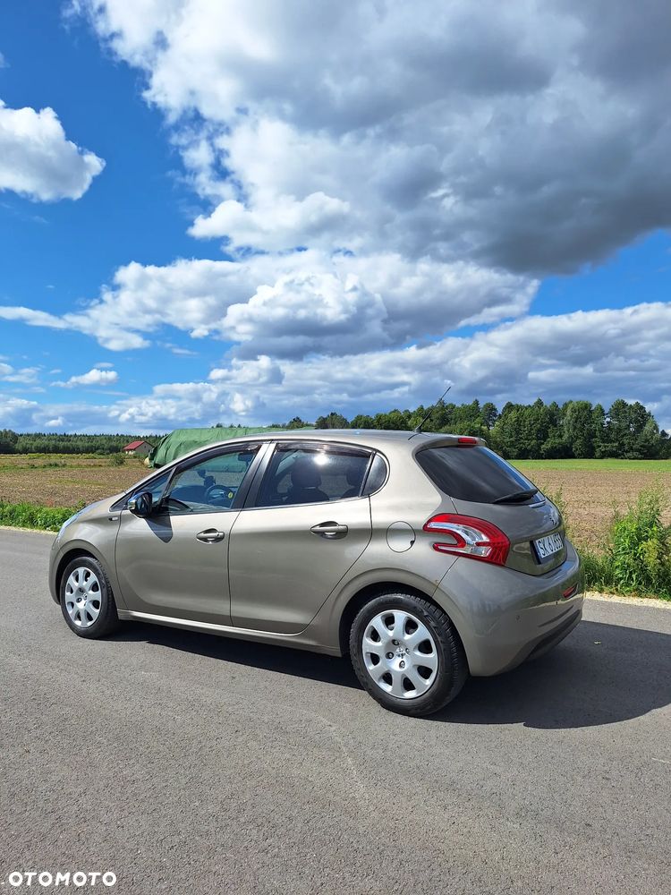 Peugeot 208 - 5