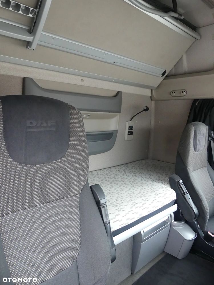 DAF XF 106.460  /  AUTOMAT / SUPER SPACE CAB / - 25