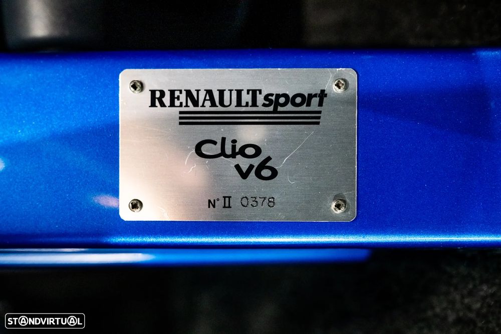 Renault Clio 3.0 V6 Sport - 14