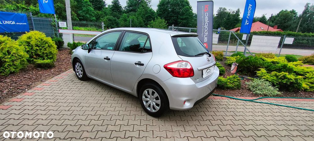 Toyota Auris 1.4 D-4D Terra - 11