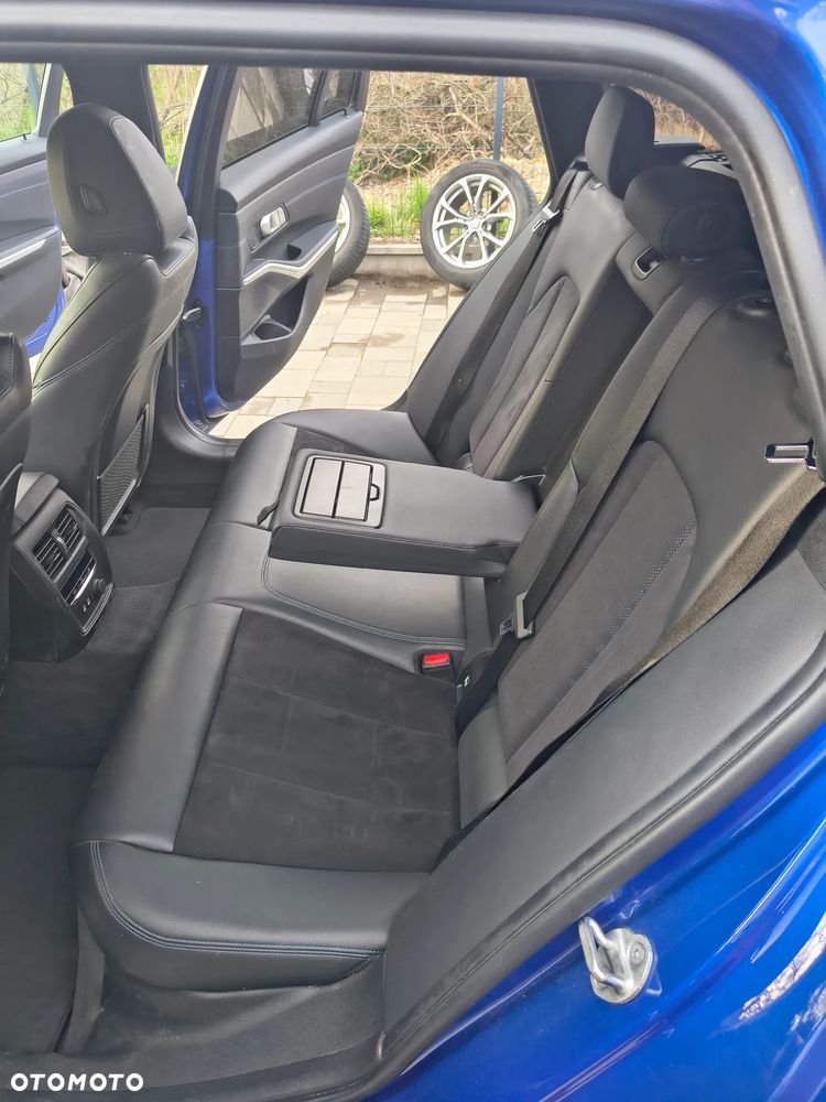 BMW Seria 3 320d xDrive M Sport Shadow - 28