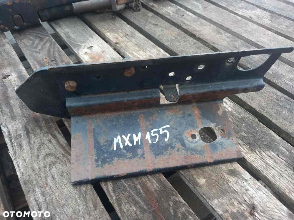 Podpora skrzynki narzędziowej Case MXM155 - 1