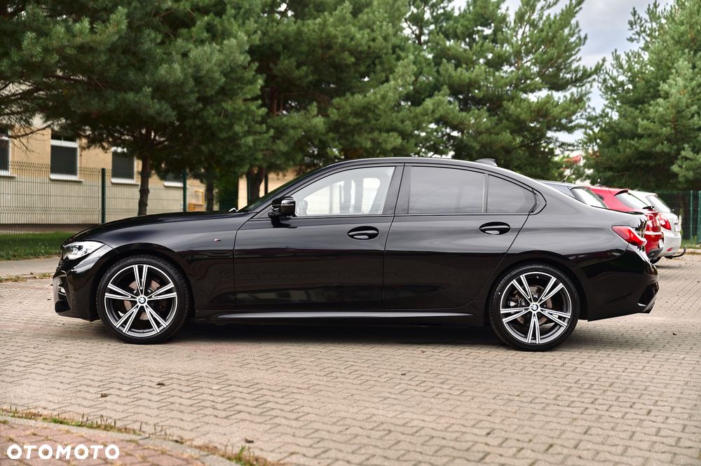 BMW Seria 3 320d xDrive M Sport Shadow - 13