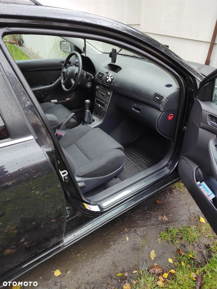 Toyota Avensis - 4