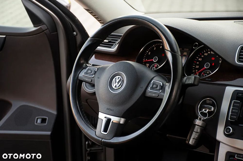 Volkswagen Passat 1.8 TSI Exclusive - 25