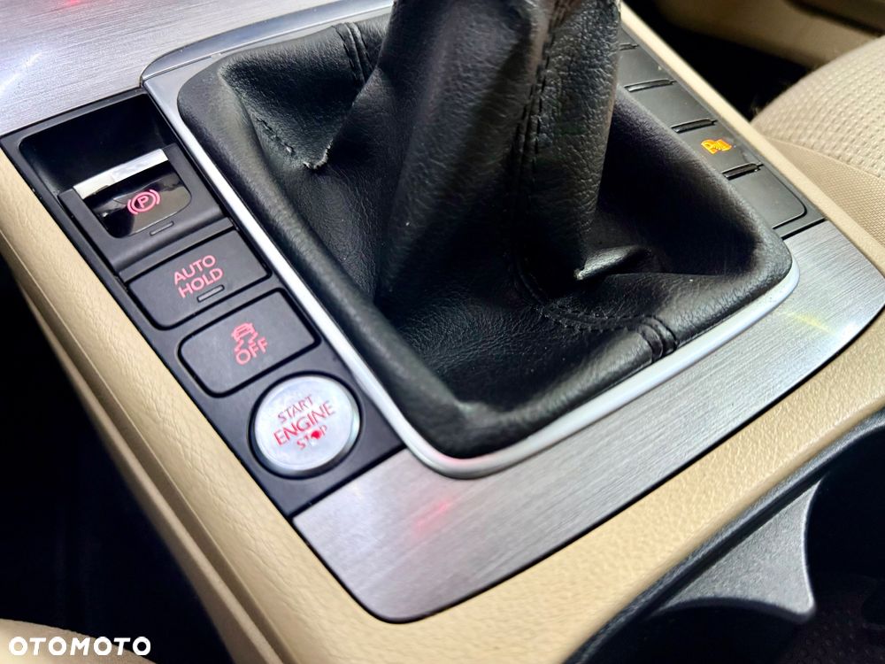 Volkswagen Passat 1.4 TSI R-Line Edition Plus - 12