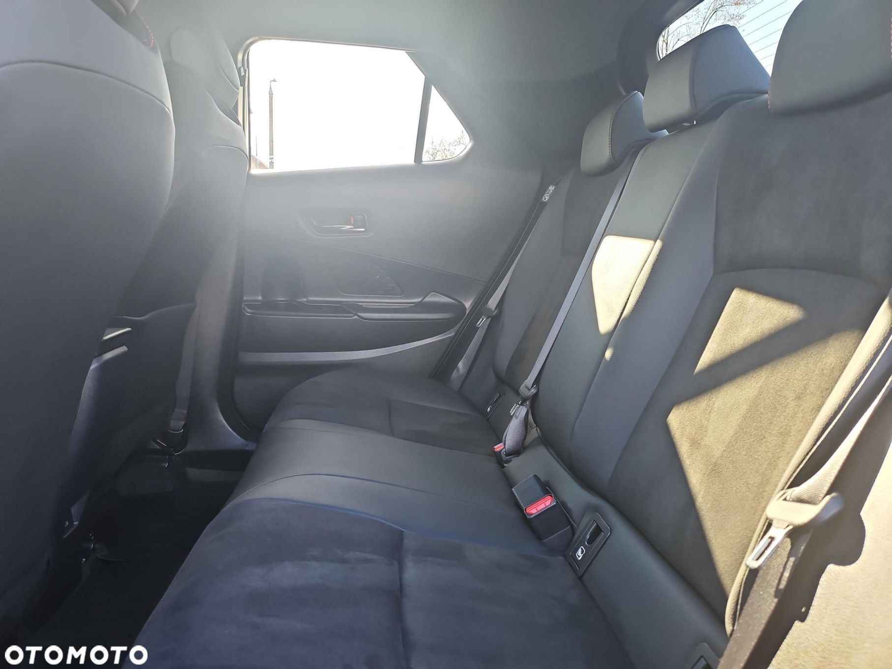 Toyota C-HR - 15