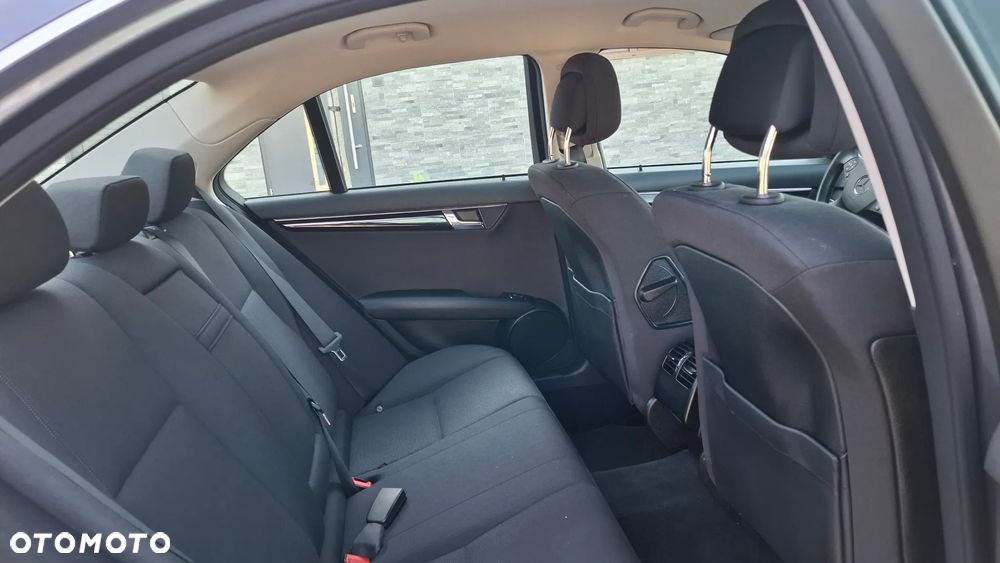 Mercedes-Benz Klasa C 180 BlueEFFICIENCY - 27