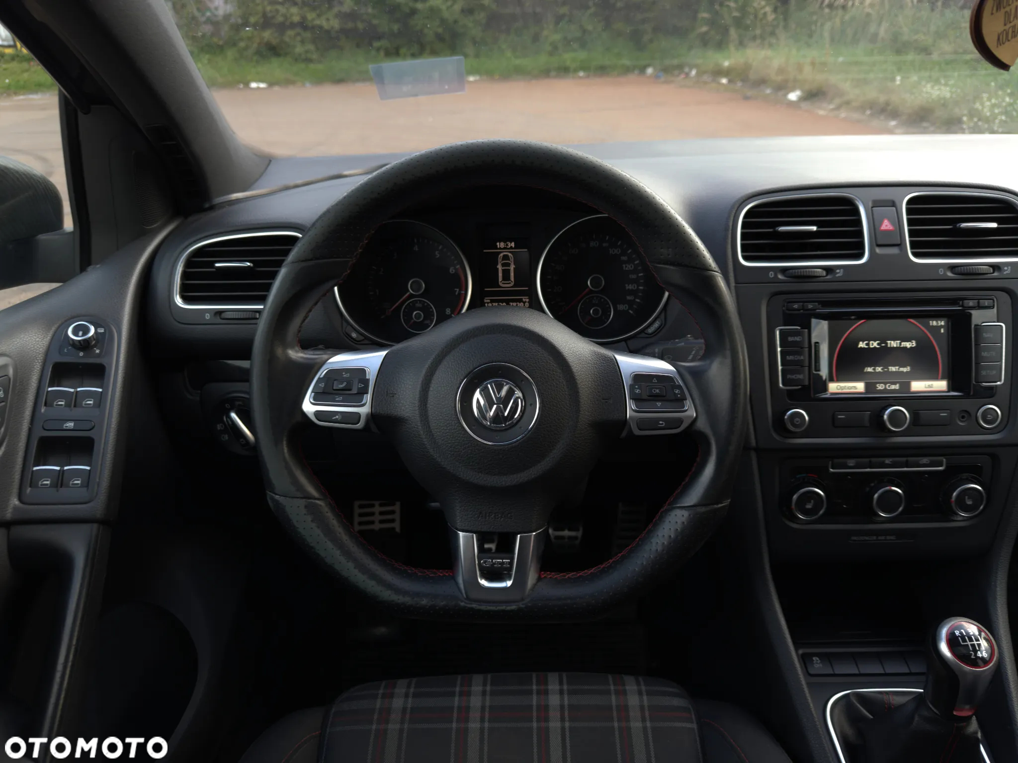 Volkswagen Golf VI 2.0 TSI GTI - 27