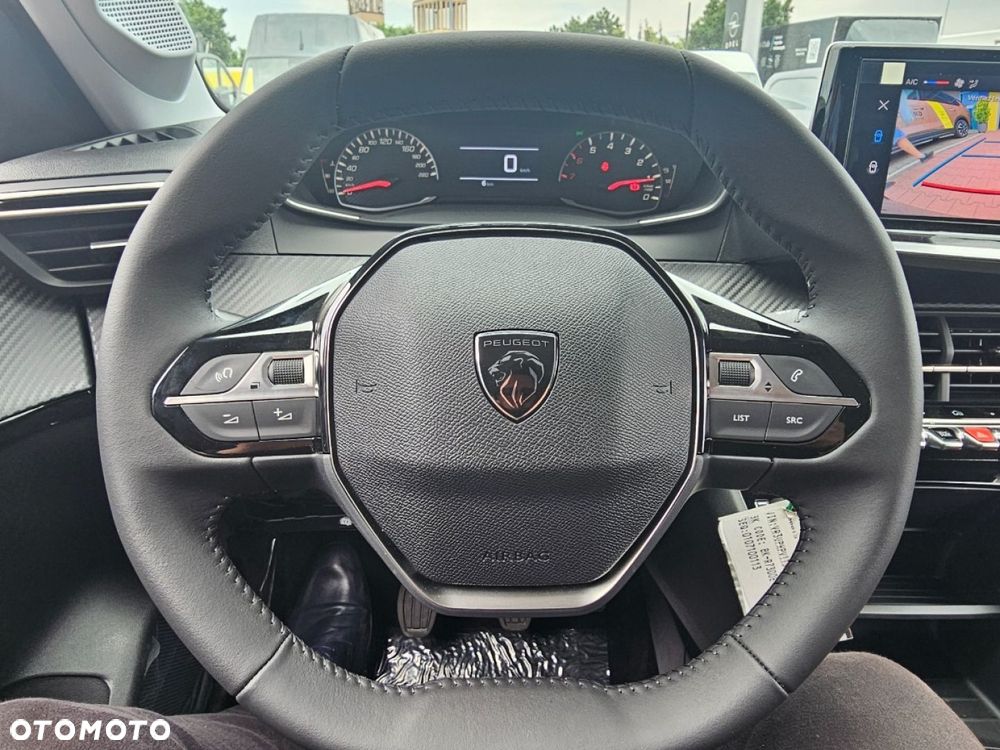 Peugeot 208 - 11