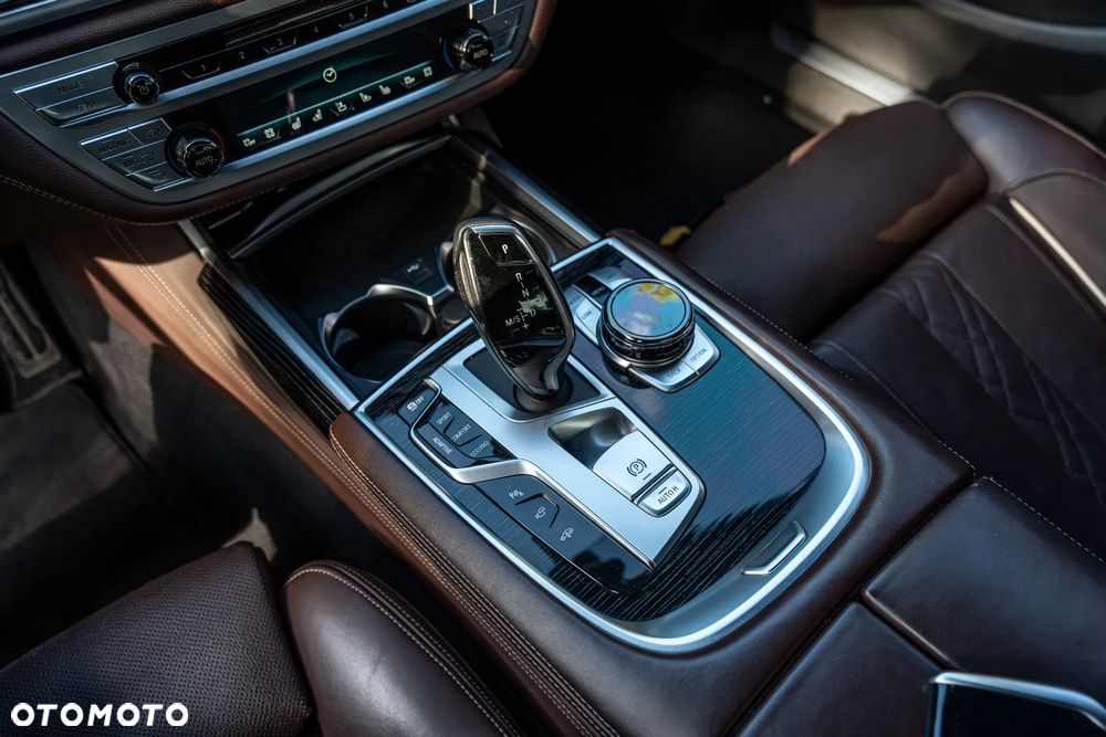 BMW Seria 7 750Ld xDrive sport - 23
