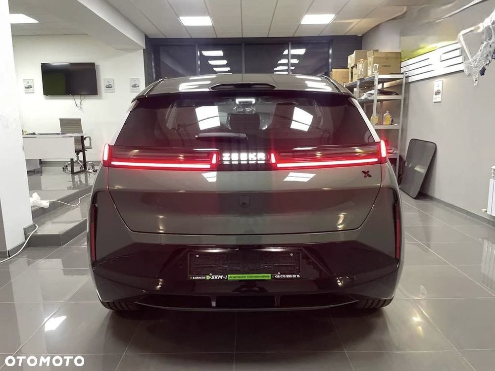 ZEEKR X - 6