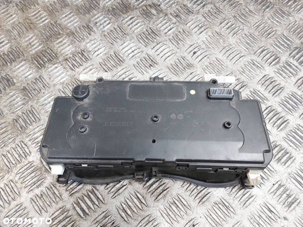 LICZNIK ZEGARY NA MIEJSCU REMANENT RENAULT KANGOO II 28118012-3 - 2