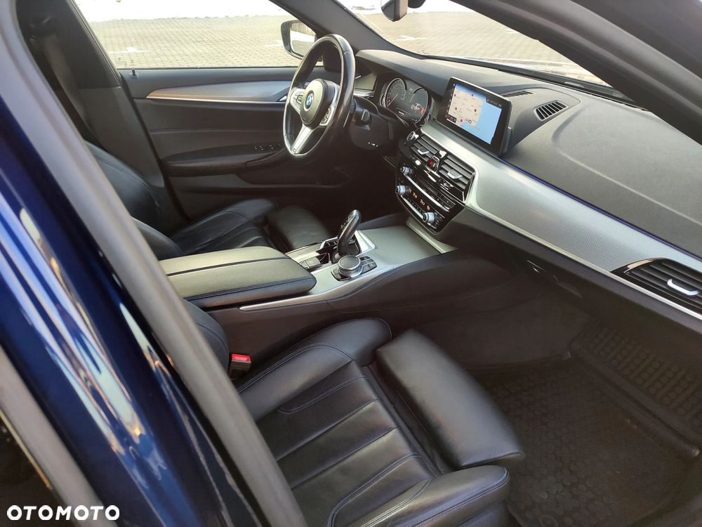 BMW Seria 5 520d M Sport - 9