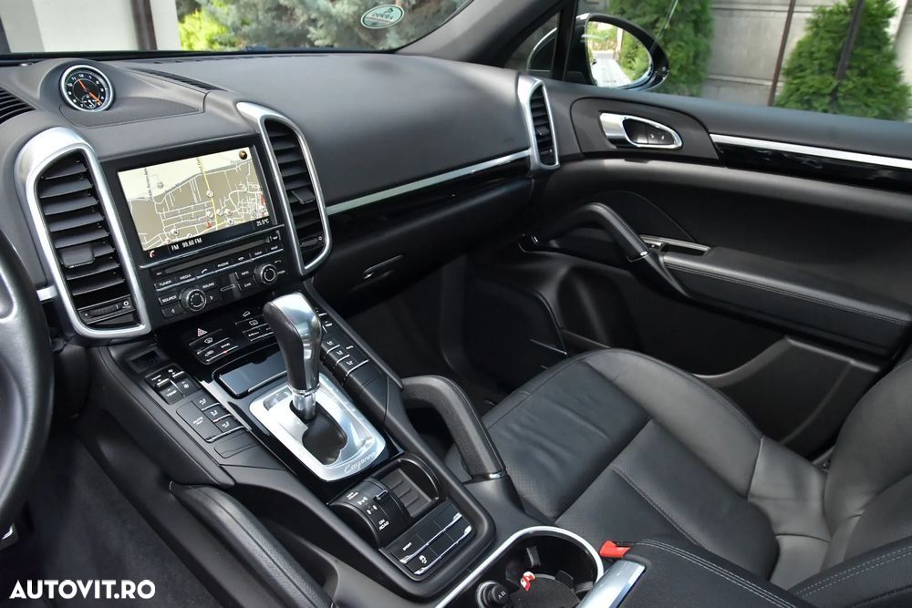 Porsche Cayenne - 38