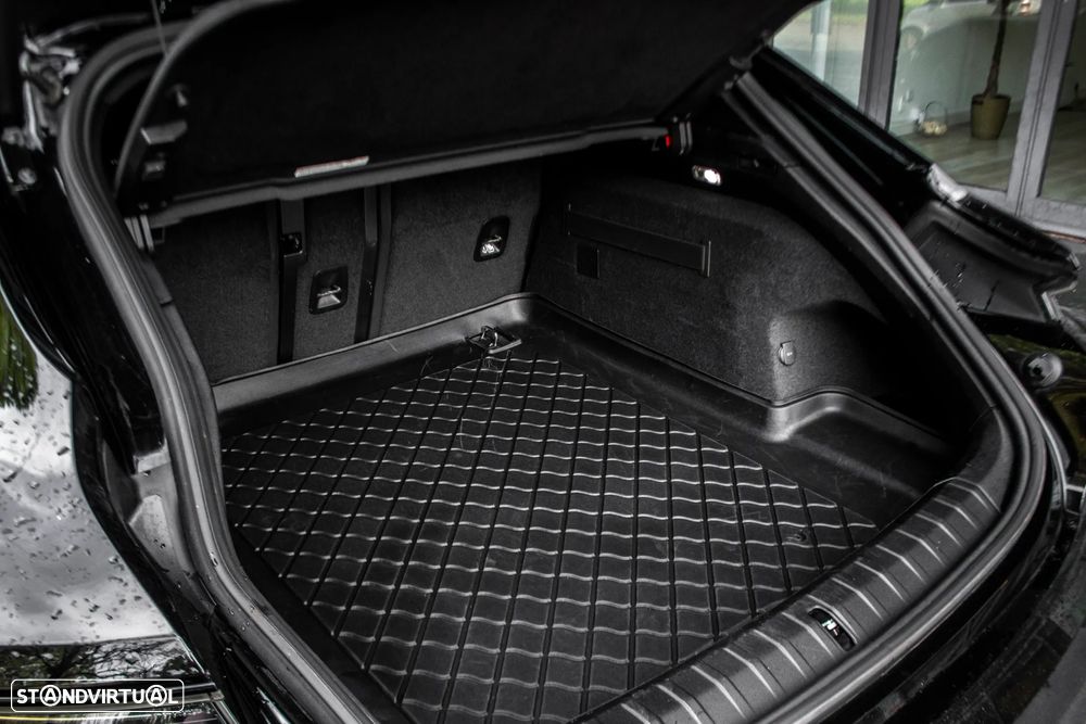 Porsche Taycan Cross Turismo 4 - 34