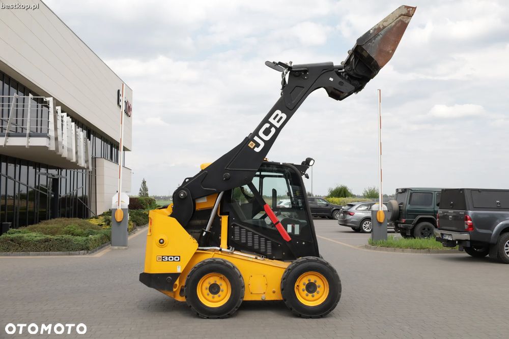 JCB 300 T4 Miniładowarka Skid steer - 16