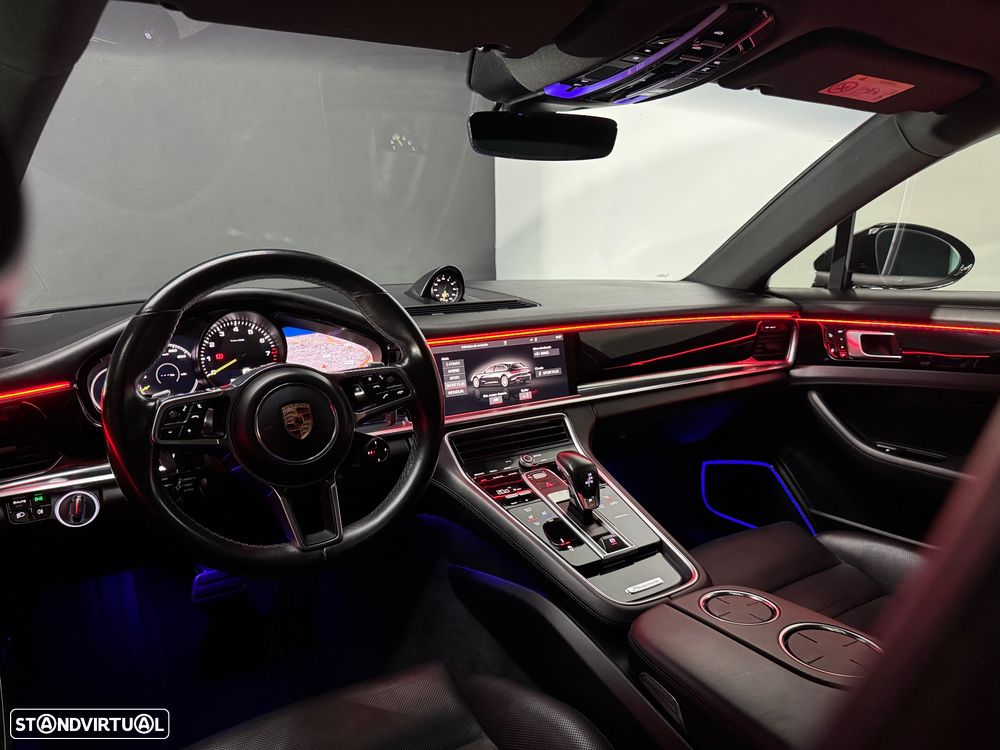 Porsche Panamera Sport Turismo 4 E-Hybrid - 12